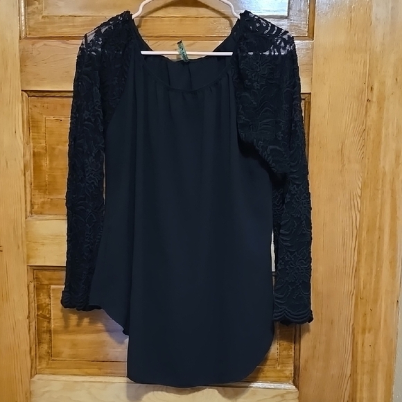 Poliana Elegant Black Lace Sleeve Top 1X - Picture 1 of 5